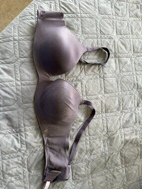 Gorgeous Pewter Victoria Secret Body by Victoria Bra 38C  NWOT